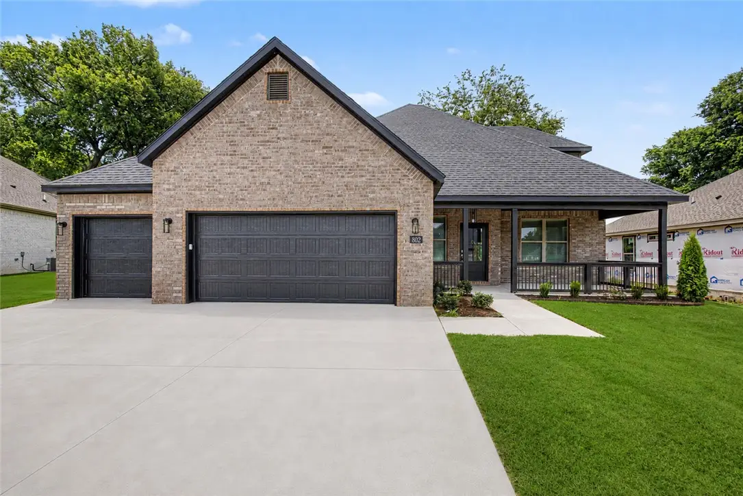 802 W Kelley Ann Street, Siloam Springs, AR 72761 - #1