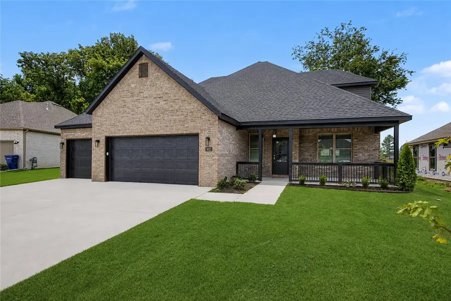 802 W Kelley Ann Street, Siloam Springs, AR 72761 - #2