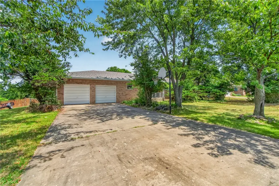 1117 E Ridgeway Drive, Fayetteville, AR 72701 - #3