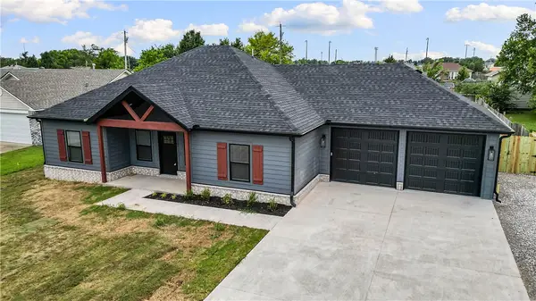 607 6th Avenue, Gravette, AR 72736