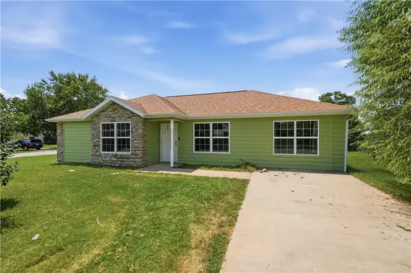304 Estates Drive, Green Forest, AR 72638