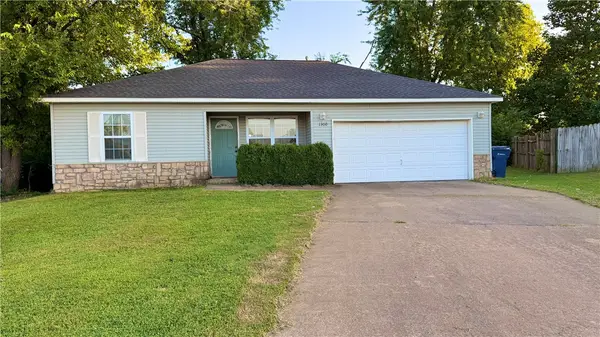 1300 Wedgewood Lane, Siloam Springs, AR 72761