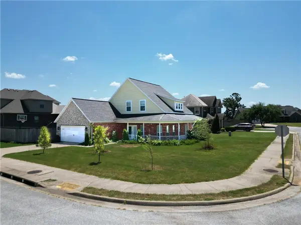 1701 E Crestwood Hills Lane, Cave Springs, AR 72718