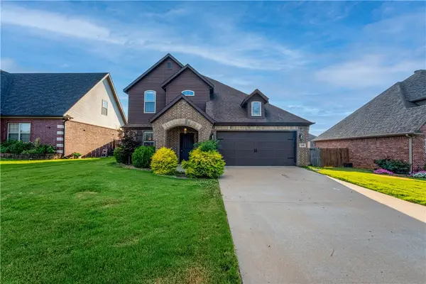 105 NE Larkspur Lane, Bentonville, AR 72712