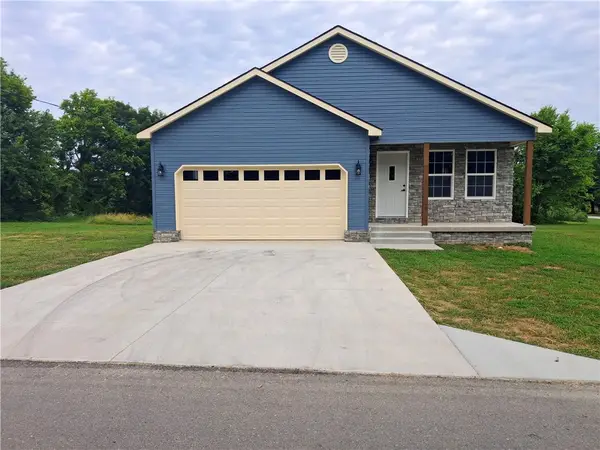 904 S Springfield Street, Green Forest, AR 72638