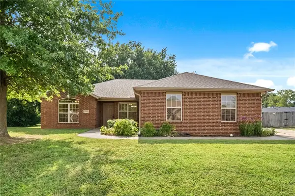 1493 N Hazeltine Drive, Fayetteville, AR 72704