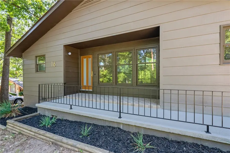 16 Stretford Drive, Bella Vista, AR 72714 - #2