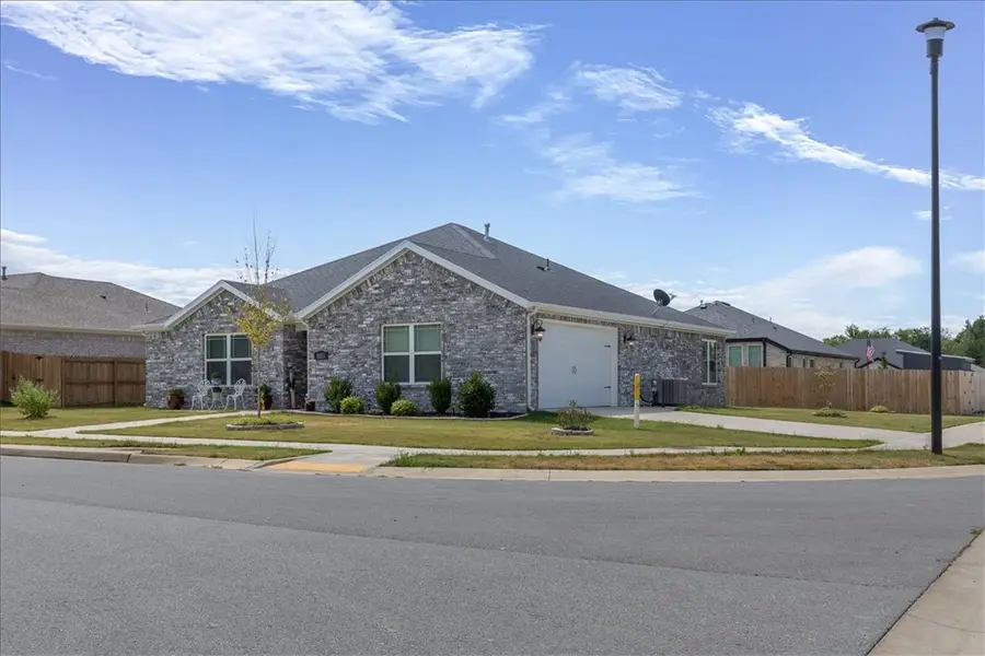 1025 Domingo Avenue, Lowell, AR 72745 - #3