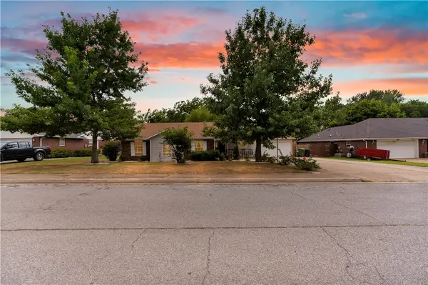 2200 K Street, Rogers, AR 72758