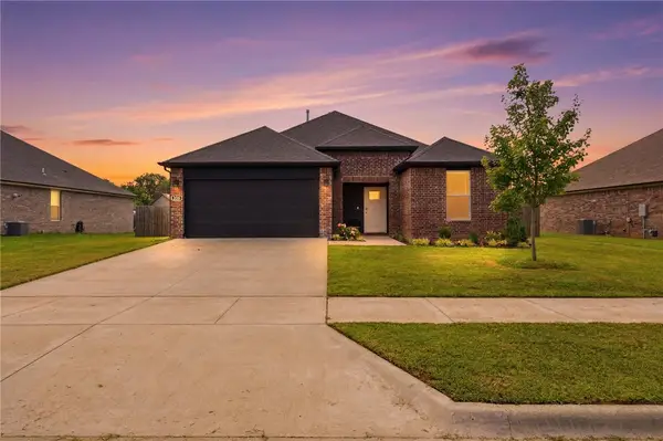 460 N Goose Xing, Farmington, AR 72730