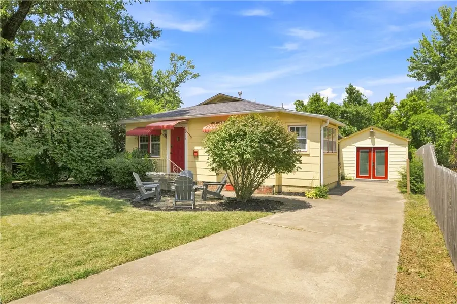 416 NW 7th Street, Bentonville, AR 72712 - #2