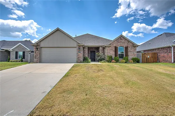 4479 W Topeka Avenue, Fayetteville, AR 72704