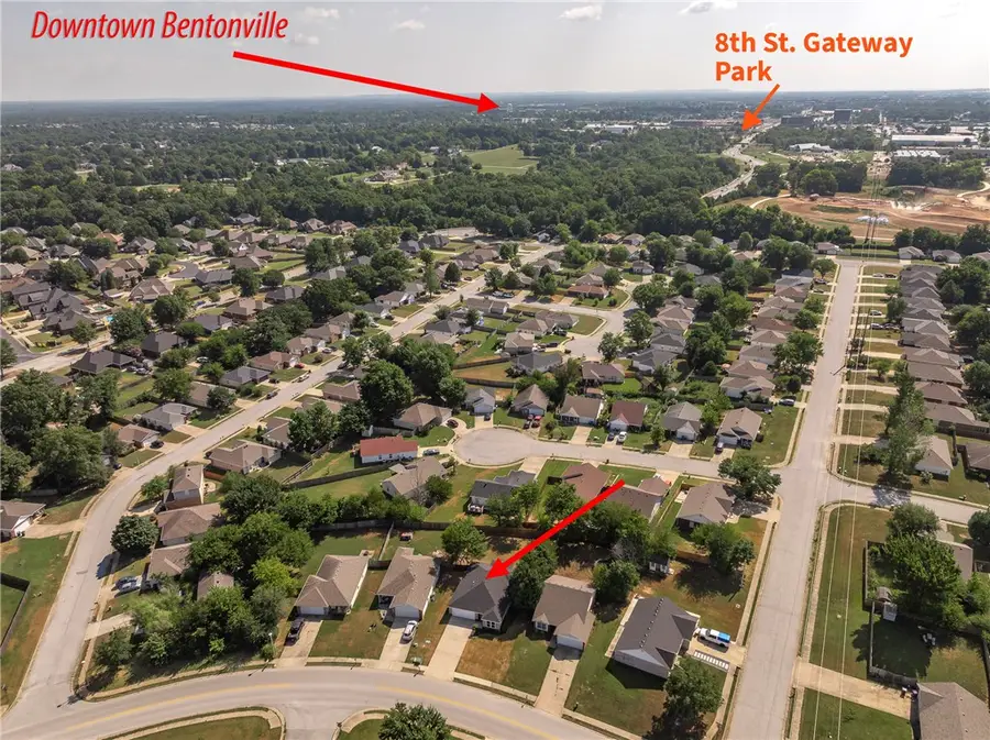 819 Tunbridge Drive, Bentonville, AR 72712 - #2