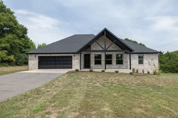 212 Oneal, Elkins, AR 72727