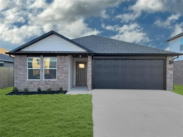4725 W Folsom Street, Fayetteville, AR 72704