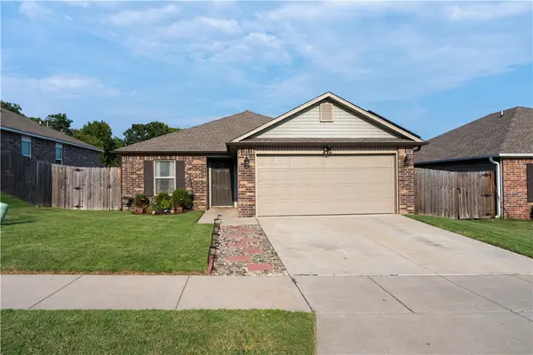 734 Jaybird Lane, Fayetteville, AR 72701
