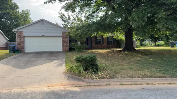 1582 N Stable Avenue, Fayetteville, AR 72703
