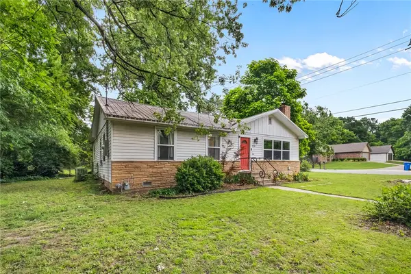 2110 W Holly Street, Fayetteville, AR 72703