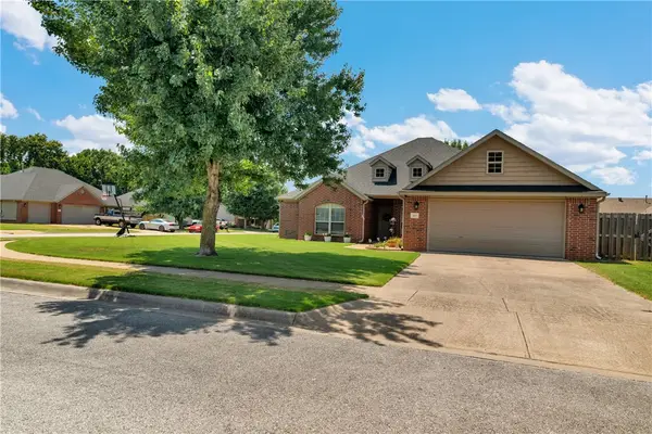 527 N Country Farm Road, Fayetteville, AR 72704