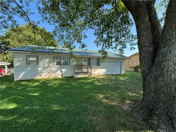 105 Northview Avenue, Huntsville, AR 72740