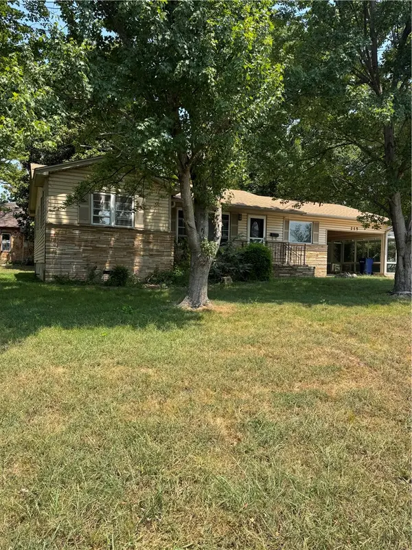 215 W Jefferson Street, Siloam Springs, AR 72761