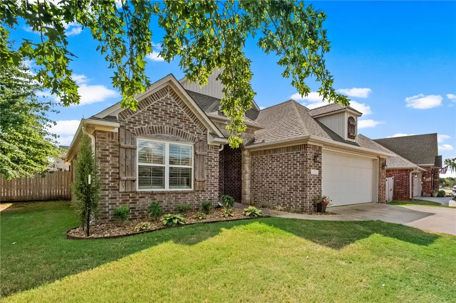 3905 W Providence Drive, Fayetteville, AR 72704 - #2