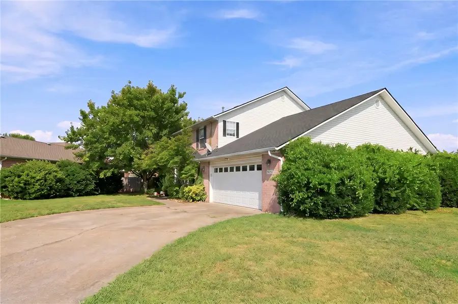 662 N Meadowlands Drive, Fayetteville, AR 72704 - #3
