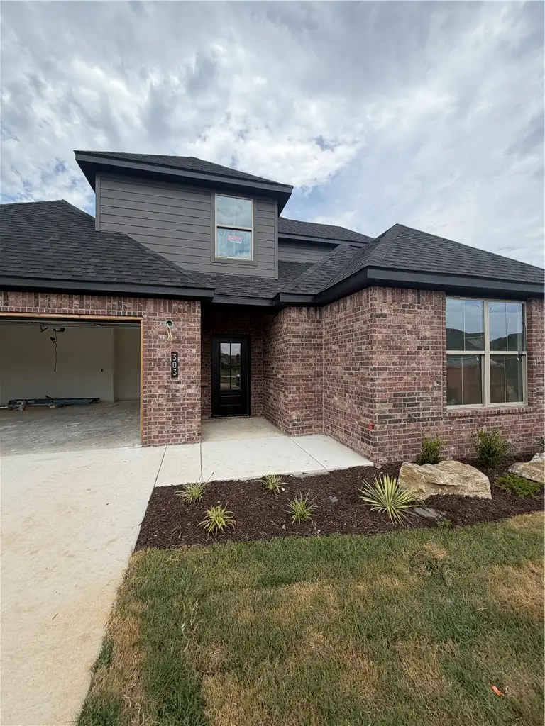 303 W Hondo Street, Siloam Springs, AR 72761 - #2