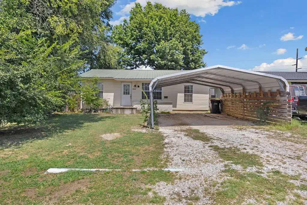 1318 Hembree Avenue, Springdale, AR 72764 - #1