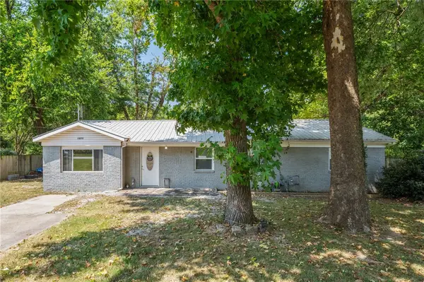1075 S Baldwin Avenue, Fayetteville, AR 72701