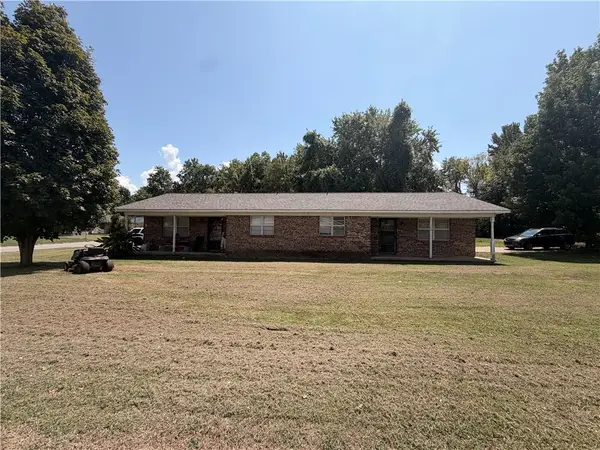 1000 & 1002 E Poplar Street, Clarksville, AR 72830