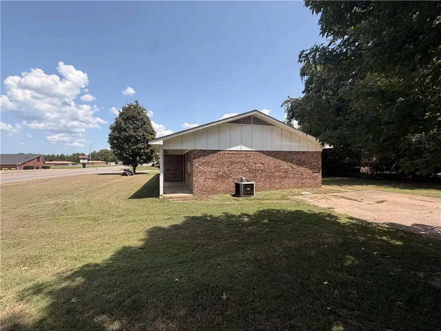 1000 & 1002 E Poplar Street, Clarksville, AR 72830 - #2