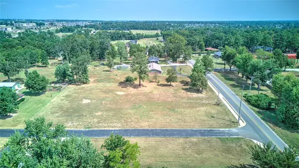 1706 S Osage Road, Rogers, AR 72758