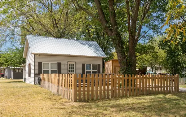311 SW 3rd Avenue, Gravette, AR 72736