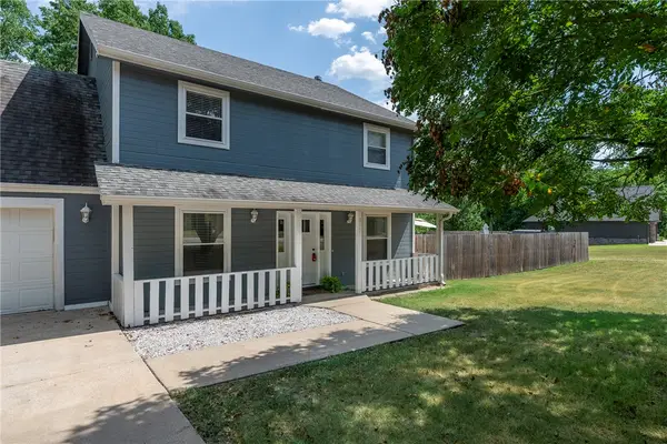 8557 Manor Drive, Bentonville, AR 72712
