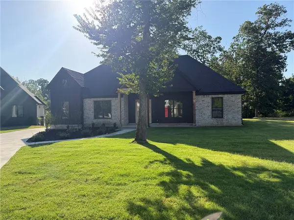 105 Autumn Hills Road, Bentonville, AR 72712