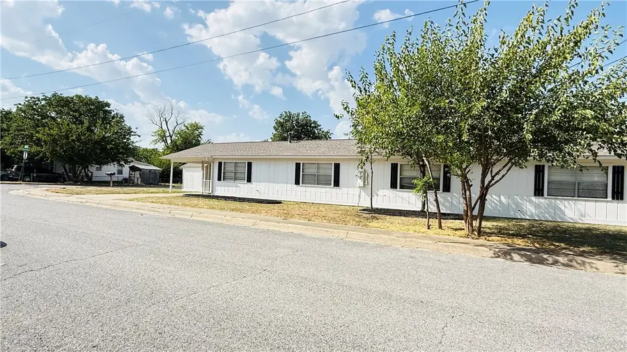 419 S Cleveland Street, Springdale, AR 72764 - #2