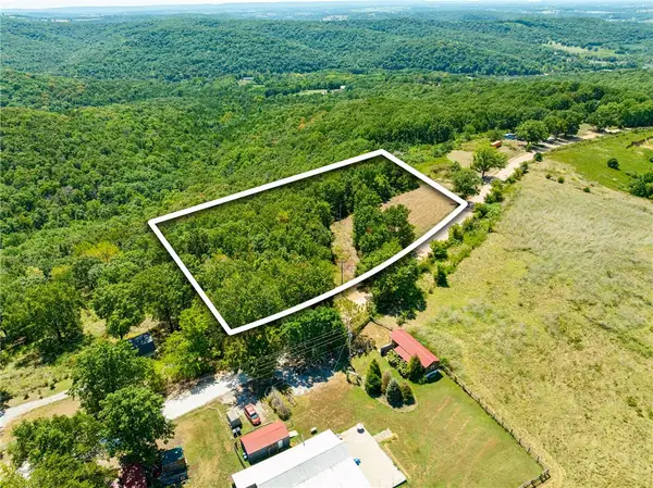 16850 Old Cricket Road, Omaha, AR 72662