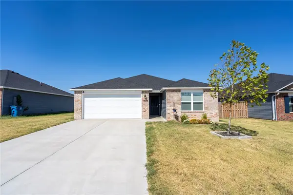 1533 Ace Avenue, Gentry, AR 72734