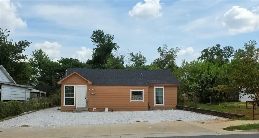 707 S 7th Street, Rogers, AR 72756 - #2
