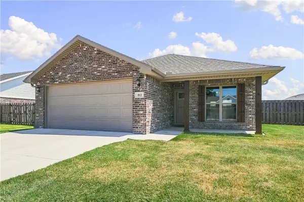 812 Robinson Street, Pea Ridge, AR 72751