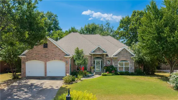 4437 W Castlebury Lane, Fayetteville, AR 72704