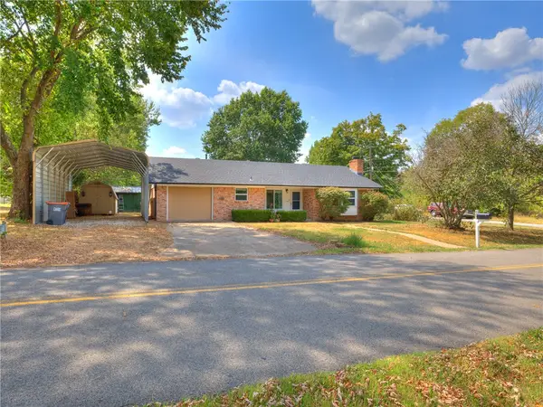 463 E Johnson Avenue, Cave Springs, AR 72718