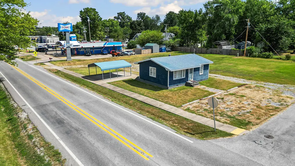 102 SE Galveston Street, Gravette, AR 72736 - #1