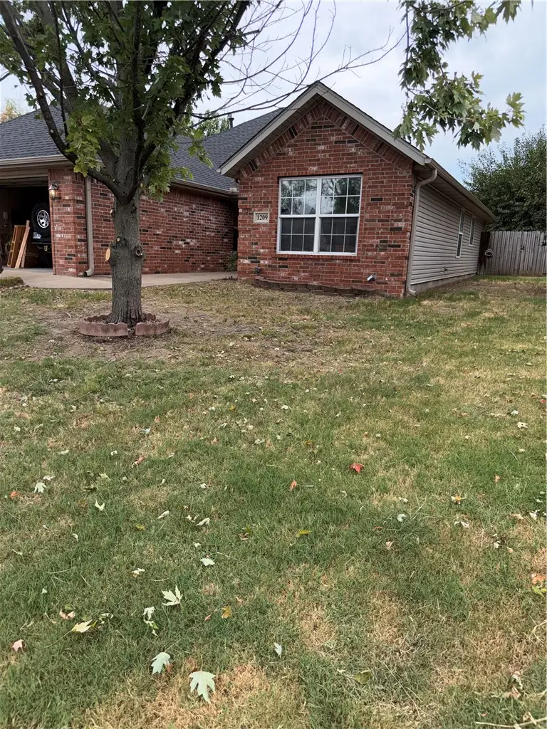 1209 E Freedom, Siloam Springs, AR 72761 - #2