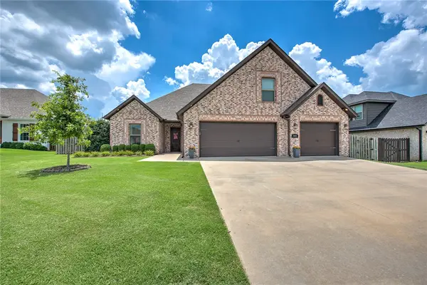 909 Via Firenze Avenue, Tontitown, AR 72762