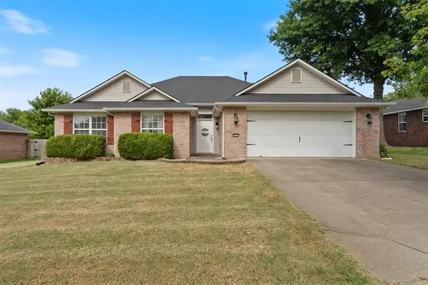 3033 N Rutile Drive, Fayetteville, AR 72704