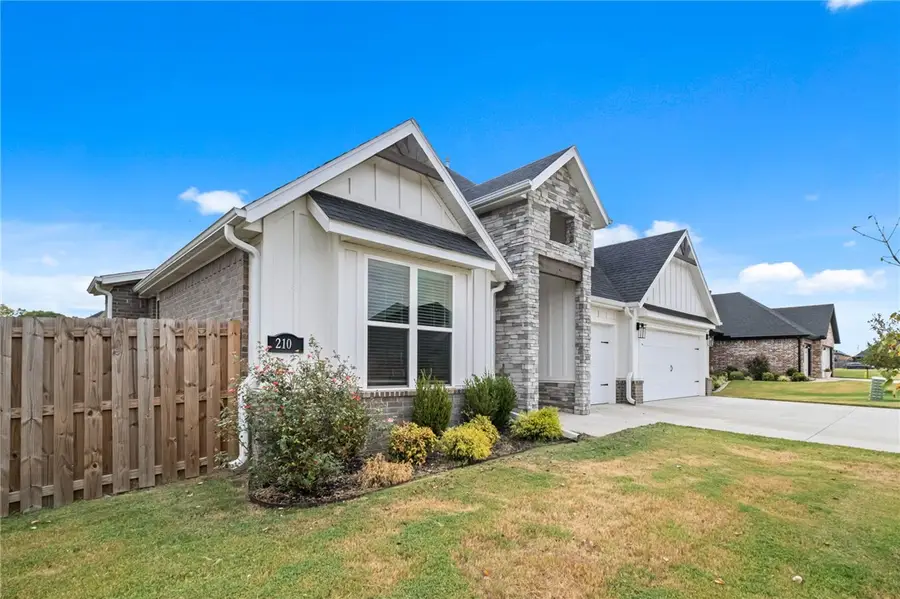 2104 Crandall Road, Pea Ridge, AR 72751 - #2