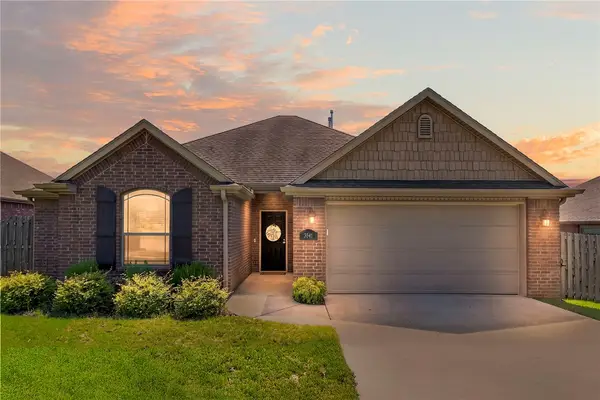3541 W Foxtail Lily Lane, Fayetteville, AR 72704