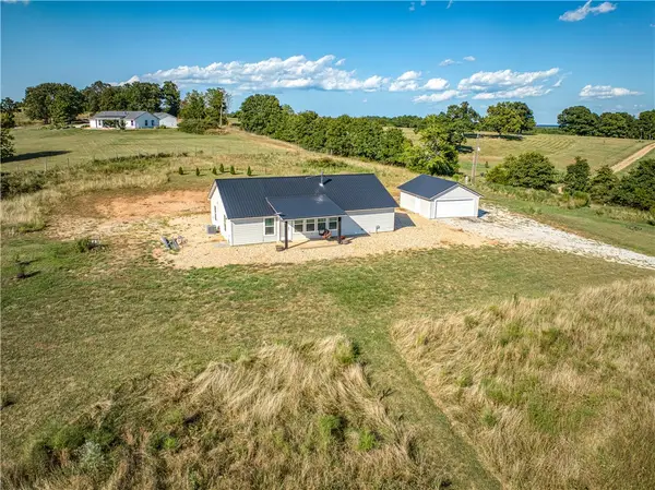 1779 Nc 1600, Compton, AR 72624